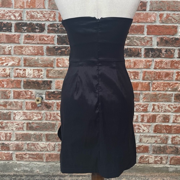 Romeo & Juliet Couture black satin cocktail dress with floral appliqué / NWOT - Picture 9 of 11